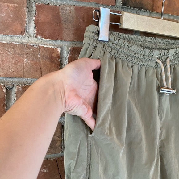 LULULEMON evergreen track pant hiking waterproof jogger olive green size 4 - Picture 11 of 13
